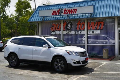 White 2017 Chevrolet Traverse 2LT