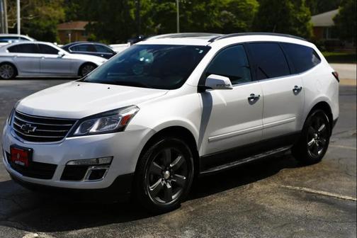 White 2017 Chevrolet Traverse 2LT