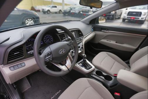 2019 Hyundai ELANTRA SE
