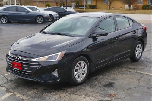 2019 Hyundai ELANTRA SE