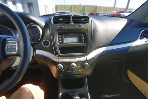 White 2013 Dodge Journey SXT