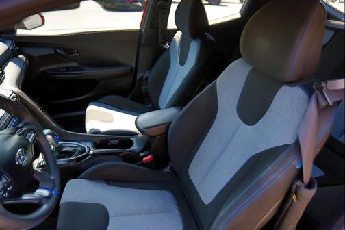 2020 Hyundai Veloster 2