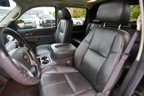Black 2013 Chevrolet Avalanche LT