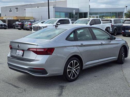 Platinum Gray Metallic 2024 Volkswagen Jetta 1.5T Sport