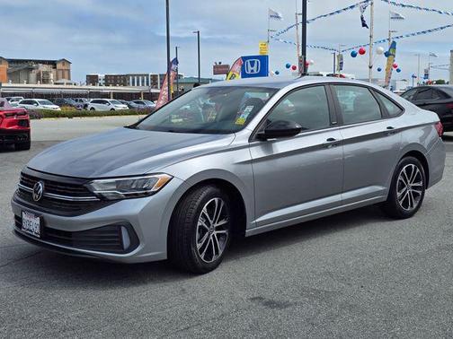 Platinum Gray Metallic 2024 Volkswagen Jetta 1.5T Sport