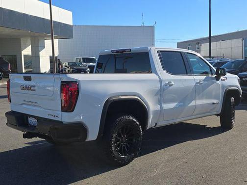 2023 GMC Sierra 1500 AT4X