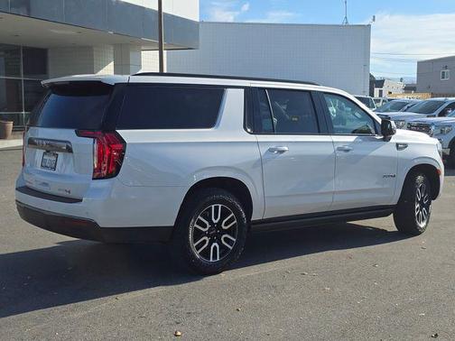 2024 GMC Yukon XL 4WD AT4