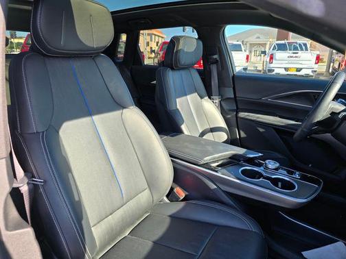 2025 Cadillac LYRIQ Sport