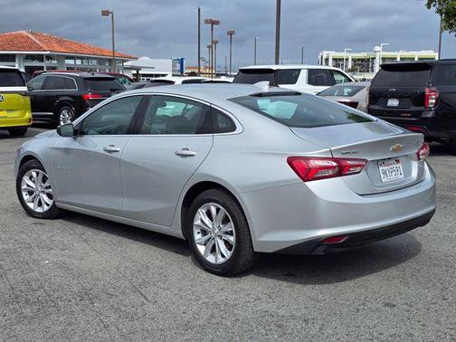 Silver Ice Metallic 2022 Chevrolet Malibu FWD LT