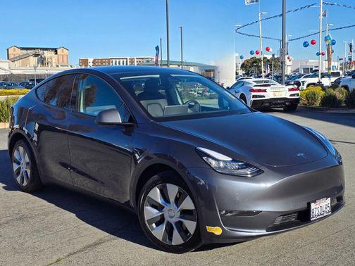 2022 Tesla Model Y Long Range Dual Motor All-Wheel Drive