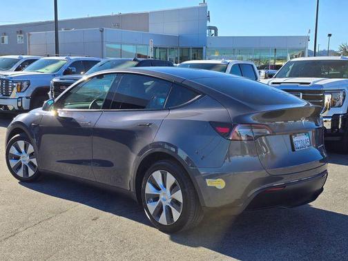 2022 Tesla Model Y Long Range Dual Motor All-Wheel Drive