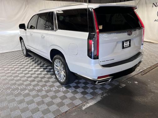 2024 Cadillac Escalade ESV Premium Luxury