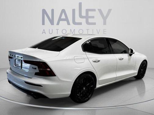 Crystal White Pearl 2019 Volvo S60 T6 Momentum