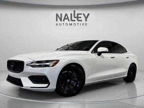 Crystal White Pearl 2019 Volvo S60 T6 Momentum