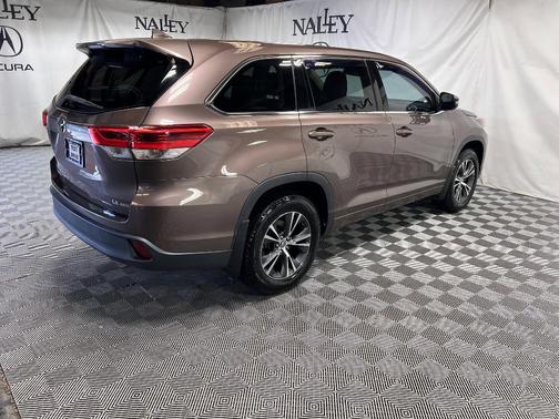 2017 Toyota Highlander LE