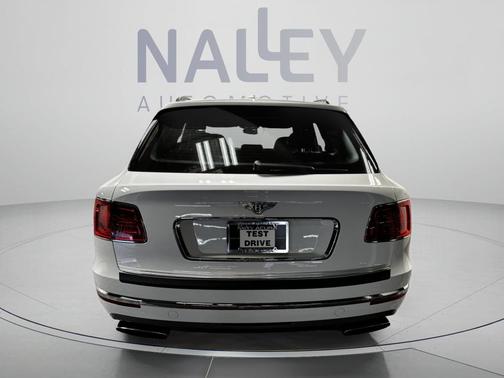 Old English White Metallic 2018 Bentley Bentayga W12 Signature