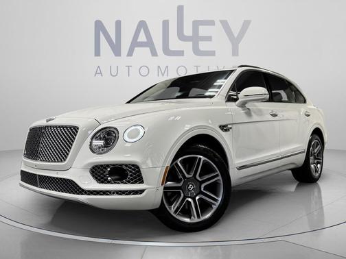 Old English White Metallic 2018 Bentley Bentayga W12 Signature