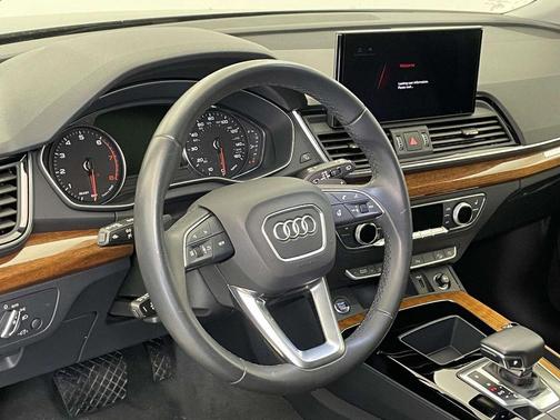 Mythos Black Metallic 2023 Audi Q5 45 S line Premium