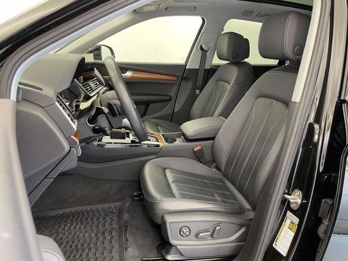 Mythos Black Metallic 2023 Audi Q5 45 S line Premium