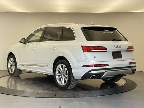 2025 Audi Q7 55 Premium Plus