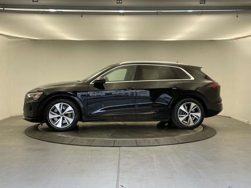 2024 Audi Q8 e-tron Premium Plus