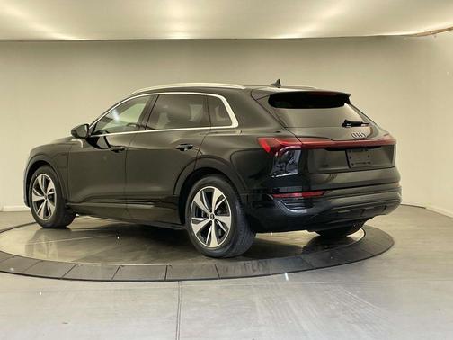 2024 Audi Q8 e-tron Premium Plus