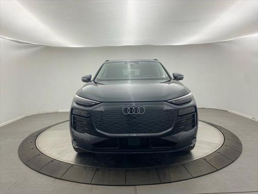 2025 Audi Q6 e-tron Premium Plus quattro