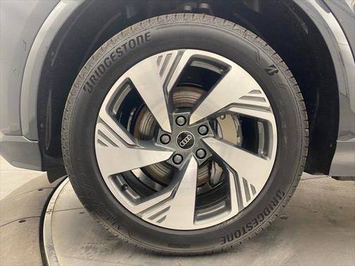2025 Audi Q6 e-tron Premium Plus quattro