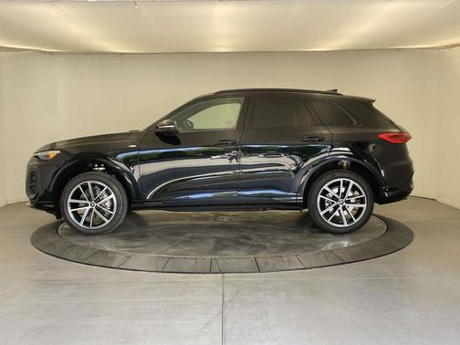 Mythos Black Metallic 2026 Audi Q5 Premium Plus TFSI quattro S tronic