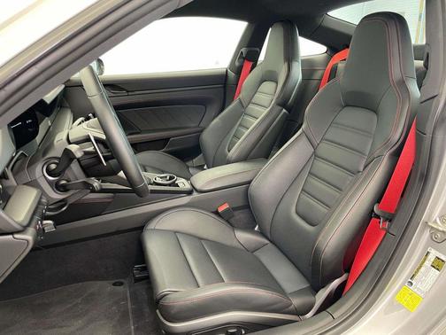 2022 Porsche 911 Carrera 4 GTS