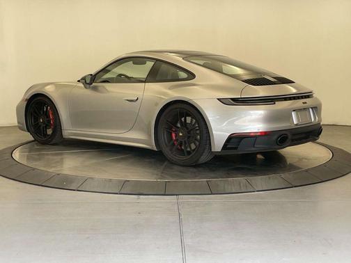 2022 Porsche 911 Carrera 4 GTS
