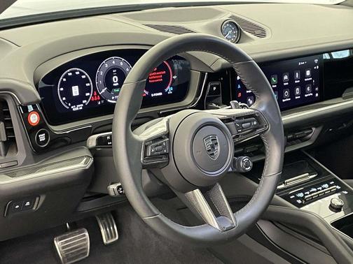 Chromite Black Metallic 2025 Porsche Cayenne Cayenne Turbo E-Hybrid