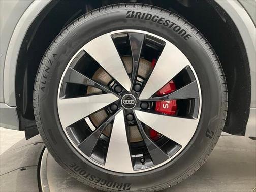 2025 Audi SQ6 e-tron Prestige quattro