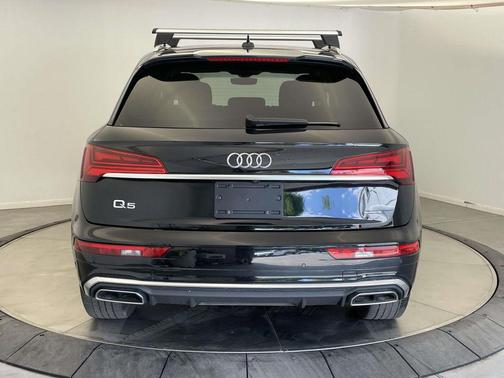 Mythos Black Metallic 2023 Audi Q5 45 S line Premium
