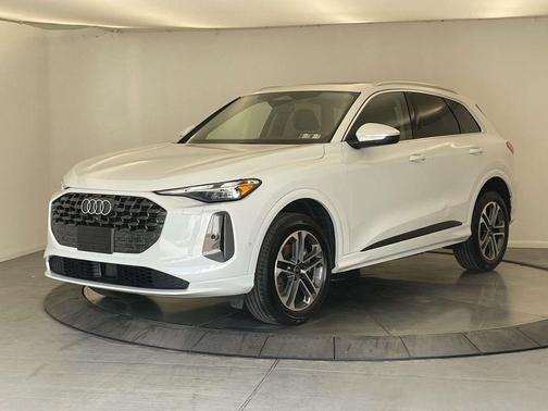 Glacier White Metallic 2025 Audi Q5 Premium TFSI quattro S tronic