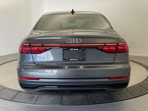 daytona gray pearl effect 2026 Audi A8 55 TFSI quattro Tiptronic