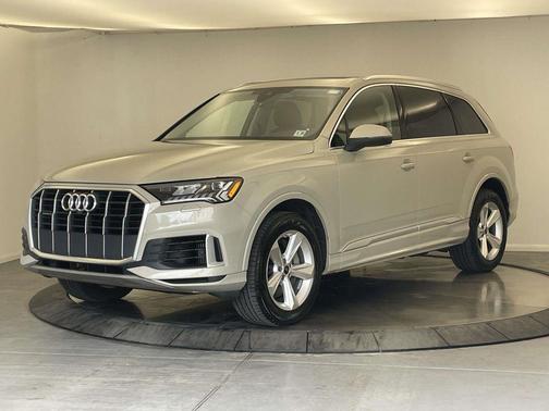 Beige Metallic 2023 Audi Q7 55 Premium