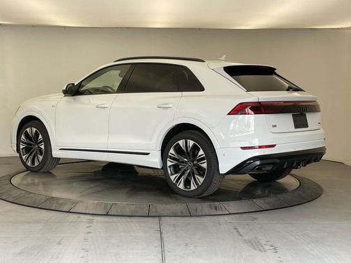 Glacier White Metallic 2026 Audi Q8 55 Premium Plus