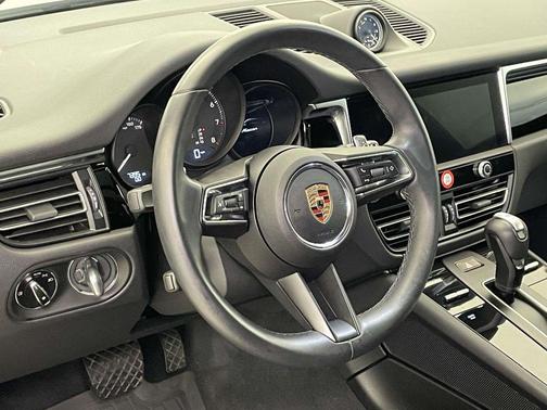 2025 Porsche Macan T