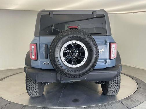 Azure Gray Metallic Tri-Coat 2025 Ford Bronco Badlands