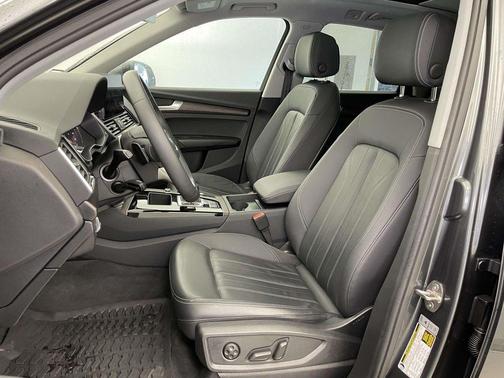 2023 Audi Q5 45 S line Premium