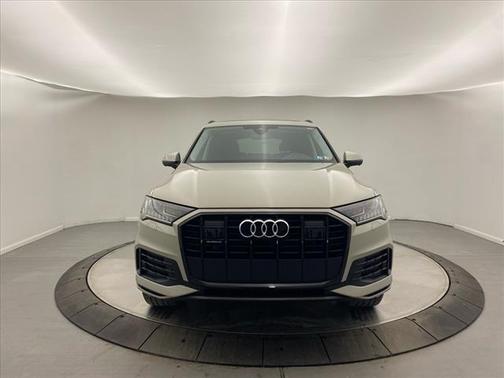 2023 Audi Q7 45 Premium Plus