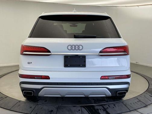 Carrara White 2025 Audi Q7 55 Premium Plus