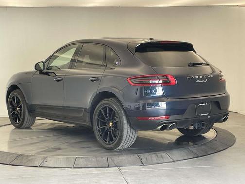 Night Blue Metallic 2018 Porsche Macan Macan