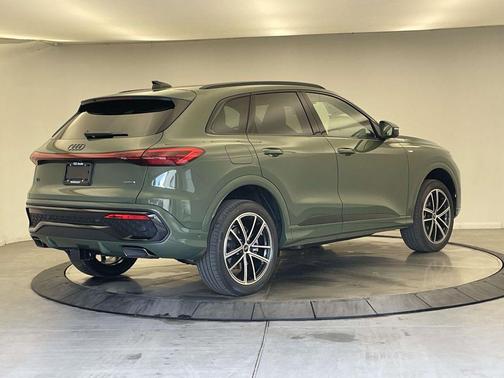 District Green Metallic 2026 Audi Q5 Premium Plus TFSI quattro S tronic