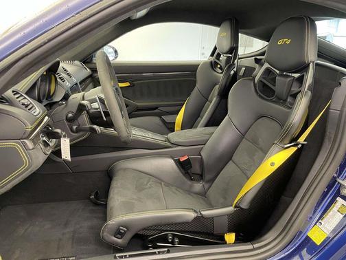 2022 Porsche 718 Cayman GT4