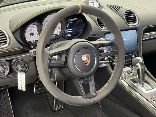 2022 Porsche 718 Cayman GT4