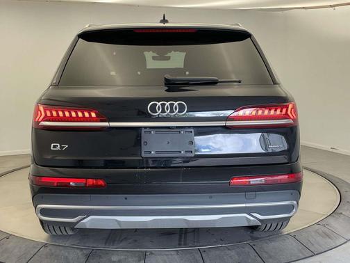 Mythos Black Metallic 2023 Audi Q7 45 Premium