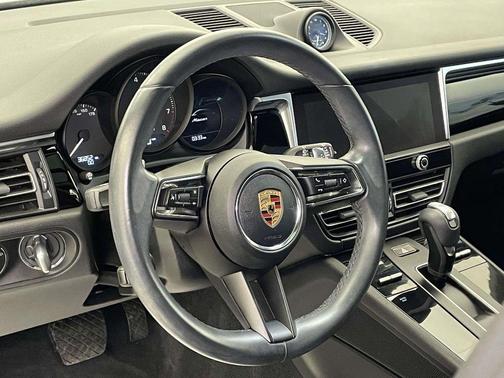 2022 Porsche Macan Base