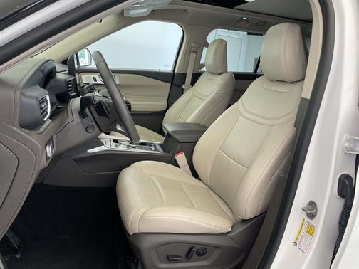 Star White Metallic Tri-Coat 2021 Ford Explorer Platinum